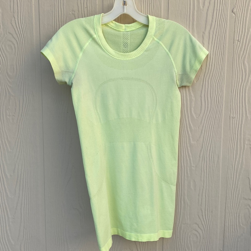 LuluLemon Swiftly Tech short sleeve shirt, Size 6